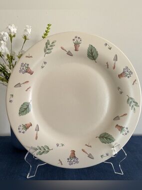 Retired Pfaltzgraff Perennials 12” Diameter Chop Plate